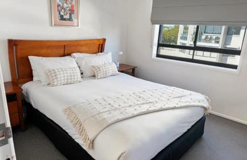 Alexandra Headland Apartment | Unwind in Coastal Resort 3 bedroom