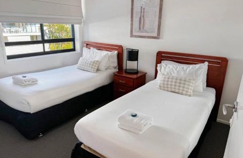 Alexandra Headland Apartment | Unwind in Coastal Resort 3 bedroom
