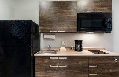 Moab House | Unwind in Moab's Embrace – Comfortable Room with Kitchen and Pet-Friendly