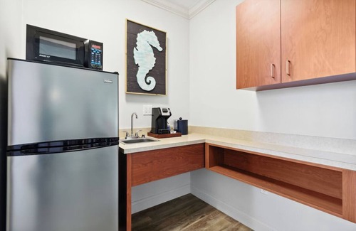 Jacksonville Hotel | Unwind in Serene Oceanfront Room Close to Local Attractions & Dining with Pool