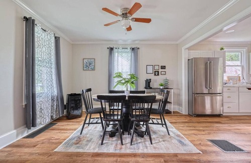 Mechanicsburg House | Unwind in the peace & tranquility of the countryside while still being close to amazing attractions