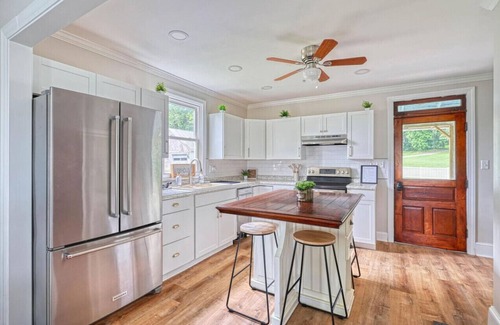 Mechanicsburg House | Unwind in the peace & tranquility of the countryside while still being close to amazing attractions