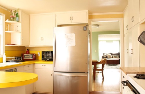 Amazon House | UO/Hayward Field 4-Bed 2 Bath Home w Guest Suite
