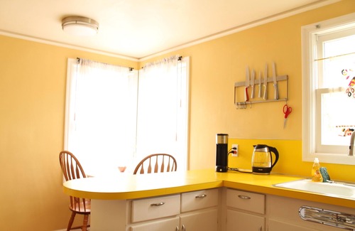 Amazon House | UO/Hayward Field 4-Bed 2 Bath Home w Guest Suite