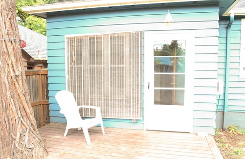 Amazon House | UO/Hayward Field 4-Bed 2 Bath Home w Guest Suite
