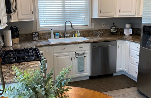 Green Valley North House | Updated 1 story 3 bed/2 bath home with pool & spa! Short drive to the Strip!