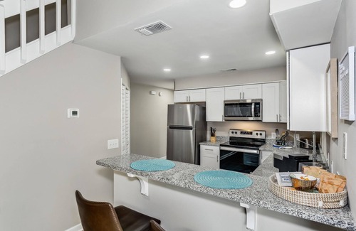 Northeast Pensacola Condo | Updated 2 bed/2 bath Condo-Great, Central Location