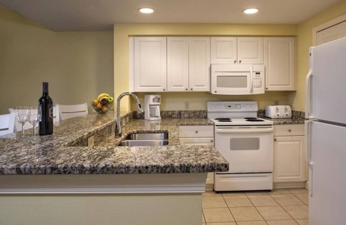 Hilton Head Resort | Updated 2BR Condo with Modern Kitchen, Balcony, Pool and Near Local Access