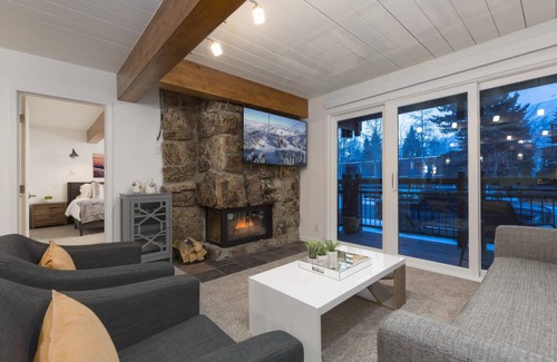 Aspen Apartment | Updated 2BR in the Heart of Aspen
