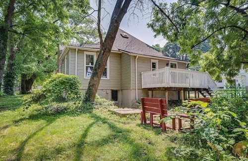 Independence House | Updated 3-bedroom historic house in welcoming Independence with AC