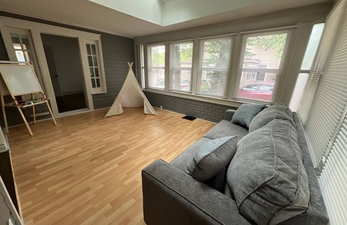 Independence House | Updated 3-bedroom historic house in welcoming Independence with AC