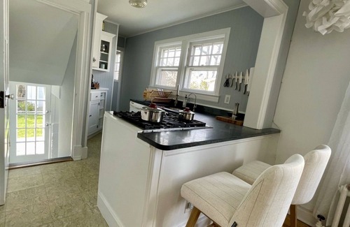 Lake Como House | Updated, Beachy Four-Bedroom Home 0.6 Miles to Beach