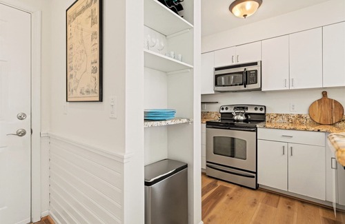 Manteo Condo | Updated Buccaneer Village 526 | Pet Friendly | Canal Front