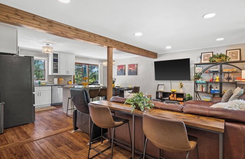 Como House | Updated cabin near Lake Como and Downtown Lake Geneva!