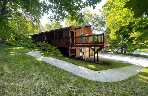 Munising House | Updated & Central. ATV Trails, golfing, skiing pictured rocks within 3 miles.