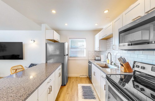 Simonton Lake House | Updated charmer with a well-equipped kitchen