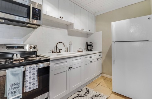 Biloxi Cottage | Updated cottage two blocks from the beach