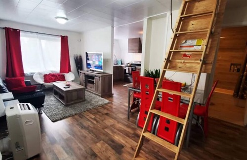 Tukwila Apartment | Updated farm style Apt. w/loft minutes from Airport and Seattle