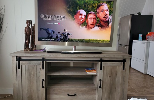 Tukwila Apartment | Updated farm style Apt. w/loft minutes from Airport and Seattle