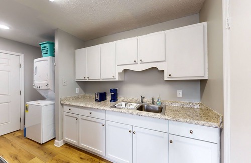 Panama City House | Updated home 3 blocks from the beach with private yard, AC, & W/D