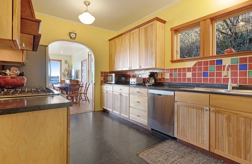 Newport House | Updated home with a sauna & the best view in town - walk to the bayfront