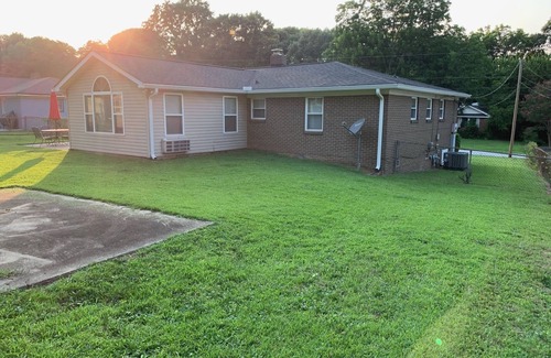 Mauldin House | Updated home with fenced yard, dog friendly, 15 min to downtown Greenville!