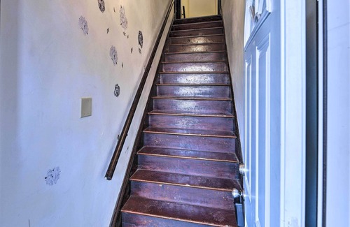 Huntington Apartment | Updated Huntington Apt < 1 Mi to Downtown