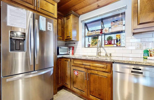 Mammoth Lakes Condo | Updated & Large, Near Golf Course! Gas Grill & Deck. Forested Quiet Location