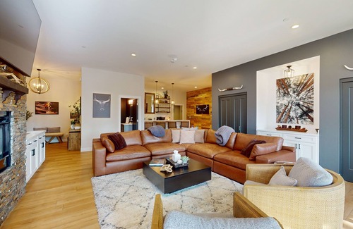 Flagstaff House | Updated luxury home with ensuite bedrooms, fireplace, & large deck w/firepit