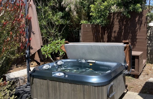Carlsbad House | Updated Mid-Century beach house -10 minute walk to the beach