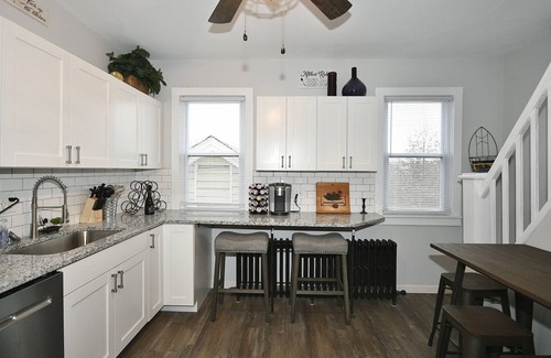 Pittsburgh House | Updated & Modern Industrial 3 Bedroom 2 Bath Home