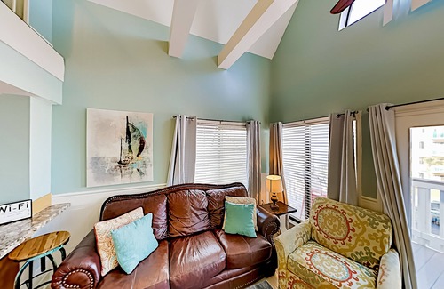 Fort Morgan Condo | Updated Top-Floor Condo at Plantation with Gulf View Balcony, Loft, and WiFi