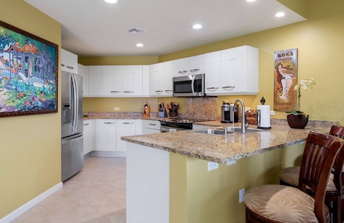 Kahaluu Bay House | 🏖️Updated Townhome | Ocean View | Private BBQ & Lanai