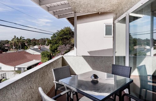 Los Angeles Apartment | Updated Urban Retreat Near SoFi Stadium LAX Forum and More