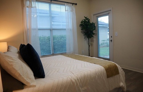 Southside Condo | Upgraded 2 bed apt Close to Beaches and Mayo Clinic