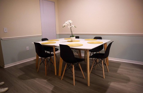 Southside Condo | Upgraded 2 bed apt Close to Beaches and Mayo Clinic