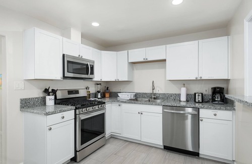 Fresno House | Upgraded 3B/2Bth w DinningR on Peaceful Street