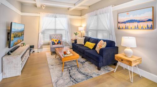 University District House | Upgraded Home with 5 BR 4 Bath 4 FREE gated parking space, Family,EV,RV friendly