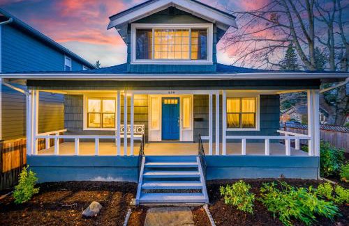 University District House | Upgraded Home with 5 BR 4 Bath 4 FREE gated parking space, Family,EV,RV friendly