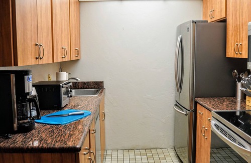 Maili House | Upgraded Makaha remote work and surf oceanfront condo