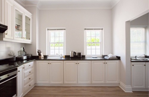Constantia Cottage | Upmarket holiday accommodation in Constantia wine valley near Kirstenbosch garde