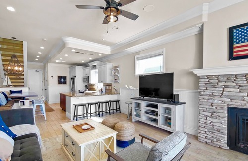 Mission Beach Condo | Upper level beachfront condo w/incredible views, gas fireplace, decks, & W/D