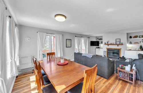 North Creek House | Upper Sleighride 25L - Wrap-Around Deck End Unit