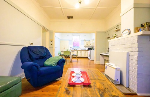 North Tamworth House | Upper Street Cottage
