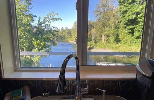 Regional District of Nanaimo House | UPPER SUITE RIVERFRONT PROPERTY