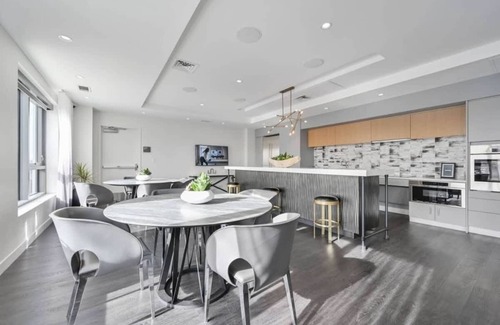 Central Square Apartment | Upscale 1BR near MIT Harvard with Parking!