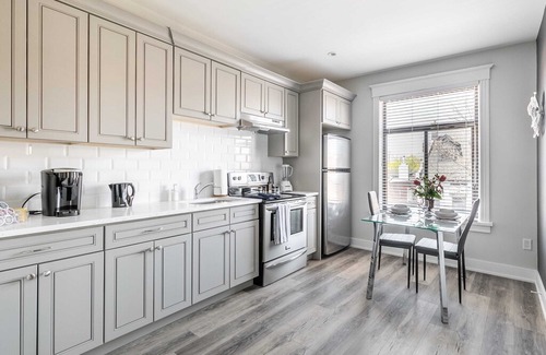 Central Hamilton Apartment | Upscale 1BR with King Bed - Boutique Apartment - PRIME Location!