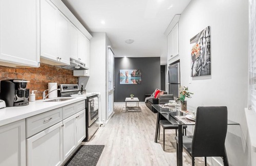 Central Hamilton Apartment | Upscale 2BR Apt - Prime Location w Netflix