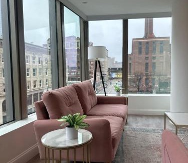 Theatre District Apartment | Upscale 2BR Condo with Gym & Parking near MGH & TUFTS