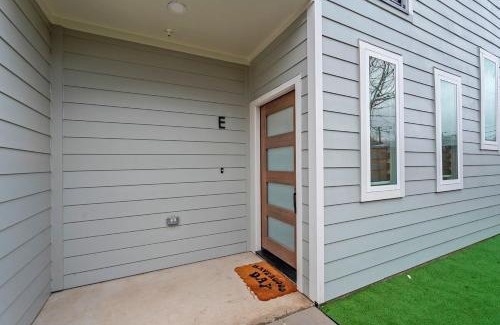 Dallas House | Upscale 2BR Hideaway, Ensuite Bliss, Pet-Friendly